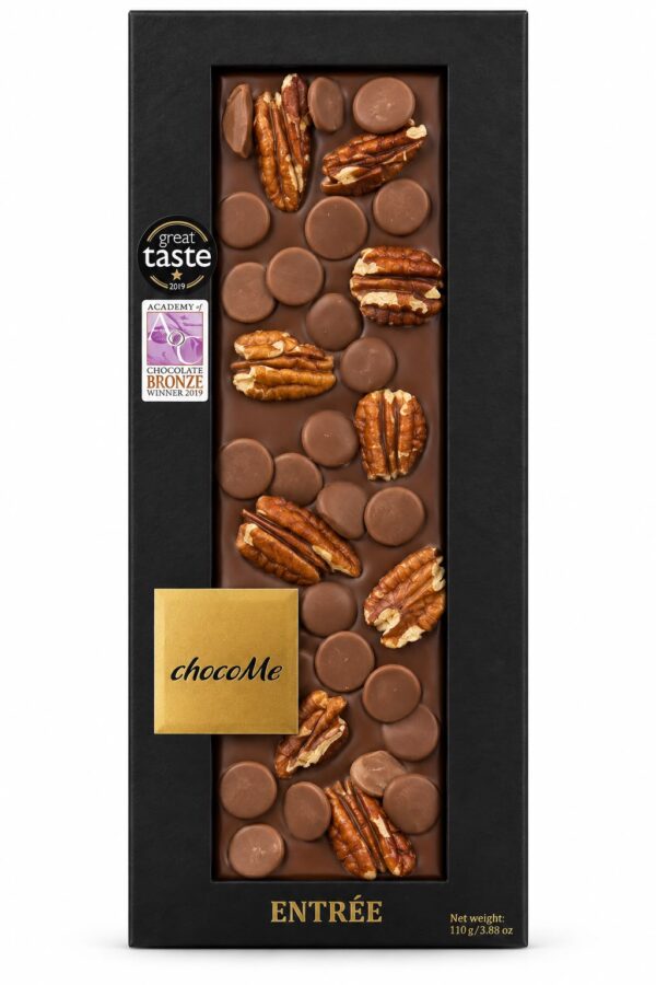 Ciocolată cu lapte chocoMe cu nuci pecan, caramel și sare de mare cu vanilie – 110 g