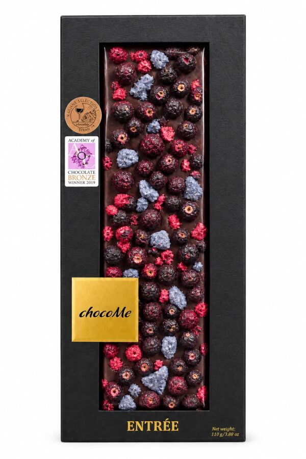 Ciocolată neagră chocoMe cu coacăze negre, petale de violetă și sare cu vin roșu – 110 g